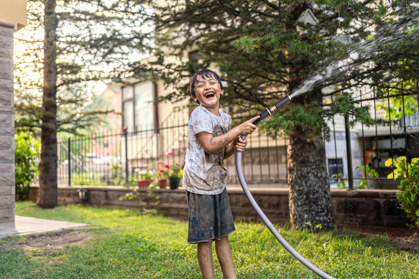 Beeooo Garden Hose | Flexible, Lightweight, Kink-Free & Durable Hybrid Water Hose with Heavy Duty Brass Connectors & High-Pressure Jet Nozzle (50FT x 5/8”)
